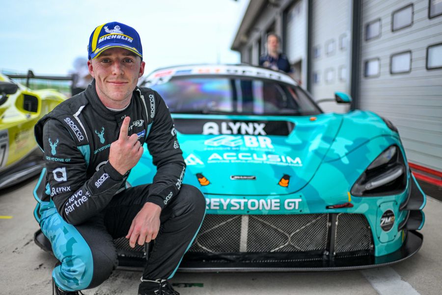 Last-minute pole for Dean Macdonald (Greystone GT McLaren)